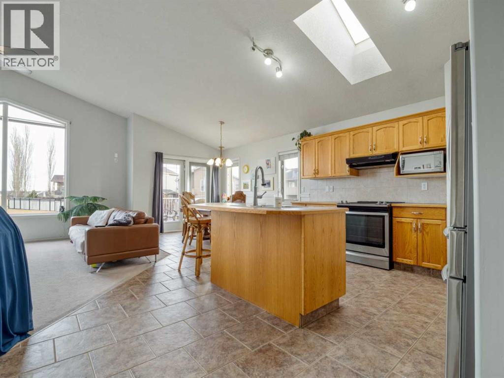 47 Kodiak Boulevard N, Lethbridge, AB - Indoor Photo Showing Kitchen