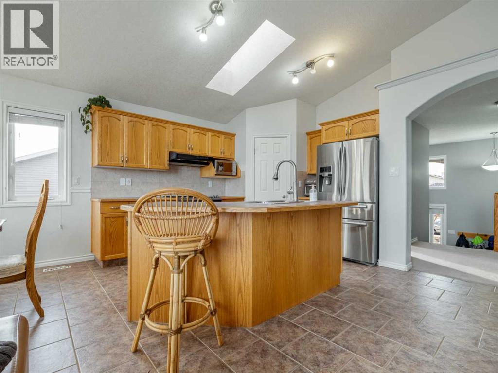 47 Kodiak Boulevard N, Lethbridge, AB - Indoor Photo Showing Kitchen