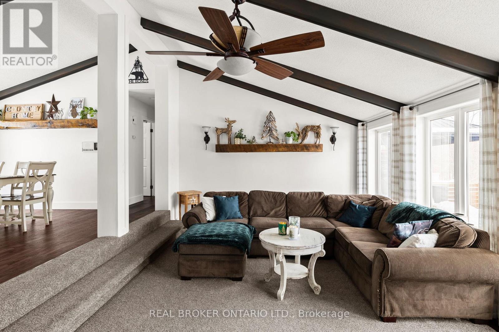 93 Simcoe Road, Ramara, ON - Indoor Photo Showing Living Room