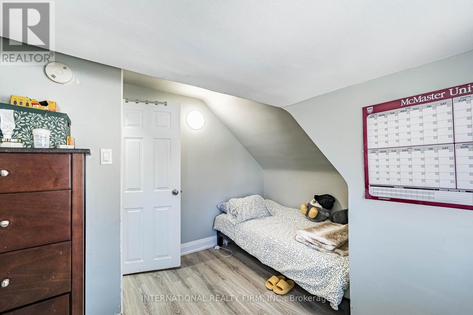 39 Holmes Avenue, Hamilton, ON - Indoor Photo Showing Bedroom