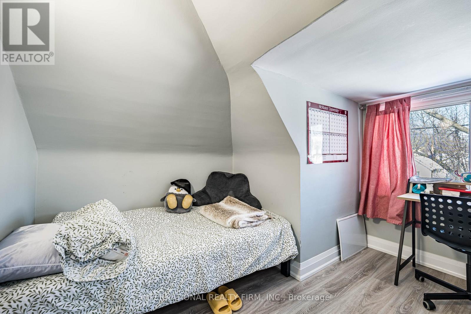 39 Holmes Avenue, Hamilton, ON - Indoor Photo Showing Bedroom
