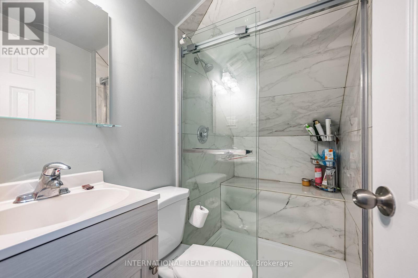 39 Holmes Avenue, Hamilton, ON - Indoor Photo Showing Bathroom