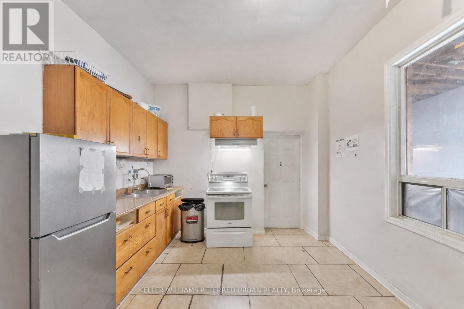 52 Cathcart Street, Hamilton, ON - Indoor Photo Showing Kitchen