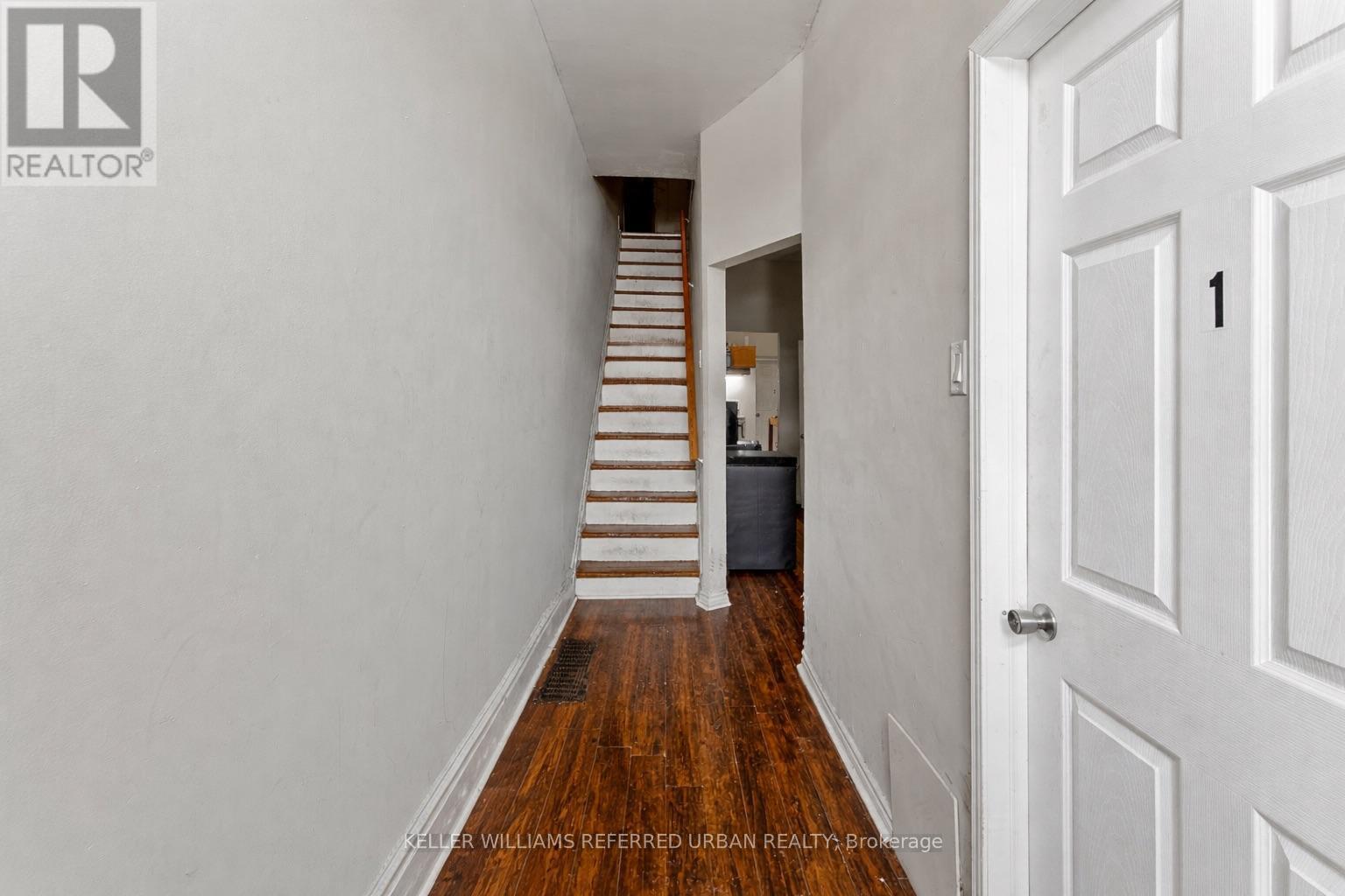 52 Cathcart Street, Hamilton, ON - Indoor Photo Showing Other Room