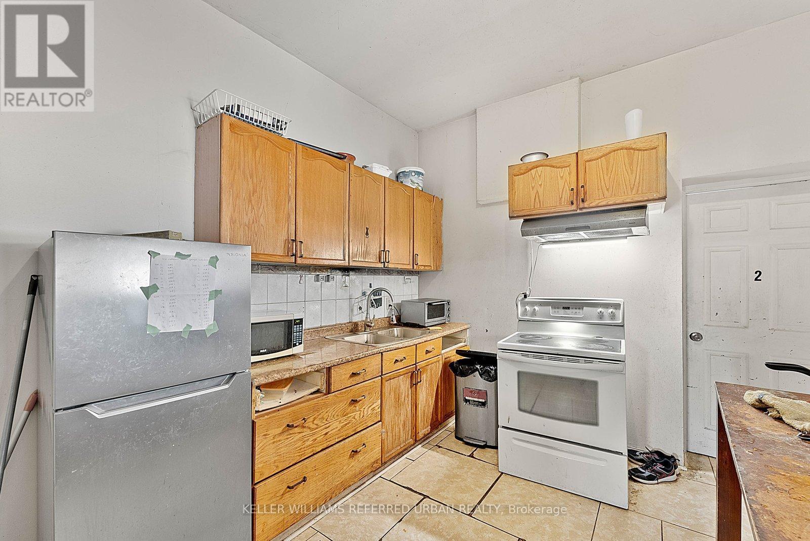 52 Cathcart Street, Hamilton, ON - Indoor Photo Showing Kitchen