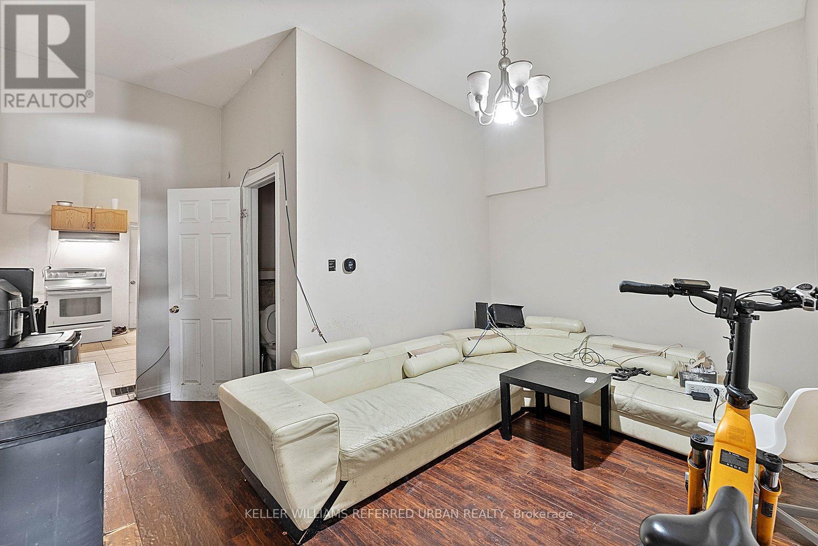 52 Cathcart Street, Hamilton, ON - Indoor