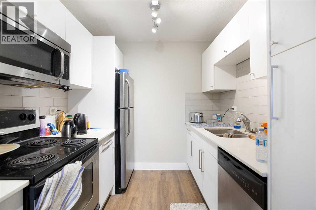 2D, 515 17 Avenue Sw, Calgary, AB - Indoor Photo Showing Kitchen With Double Sink