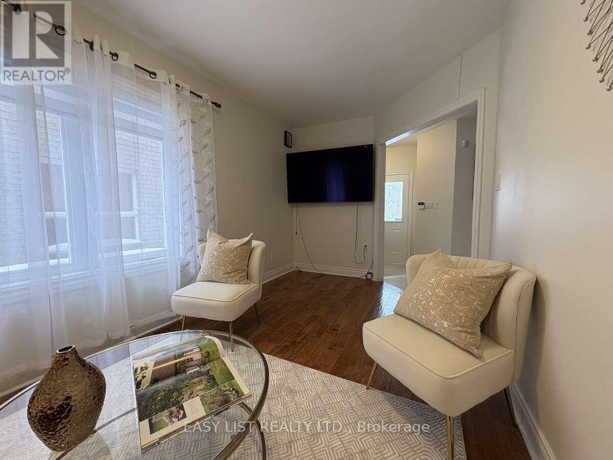 15 Coolspring Crescent, Caledon, ON - Indoor Photo Showing Living Room