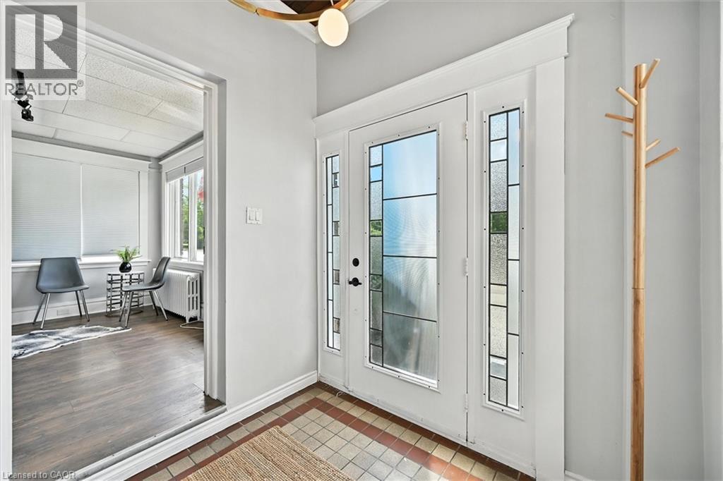 1047 Main Street E, Hamilton, ON - Indoor Photo Showing Other Room