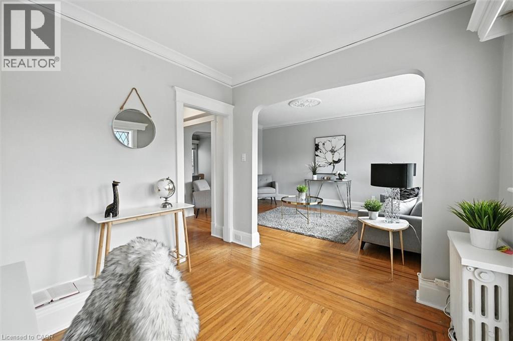 1047 Main Street E, Hamilton, ON - Indoor