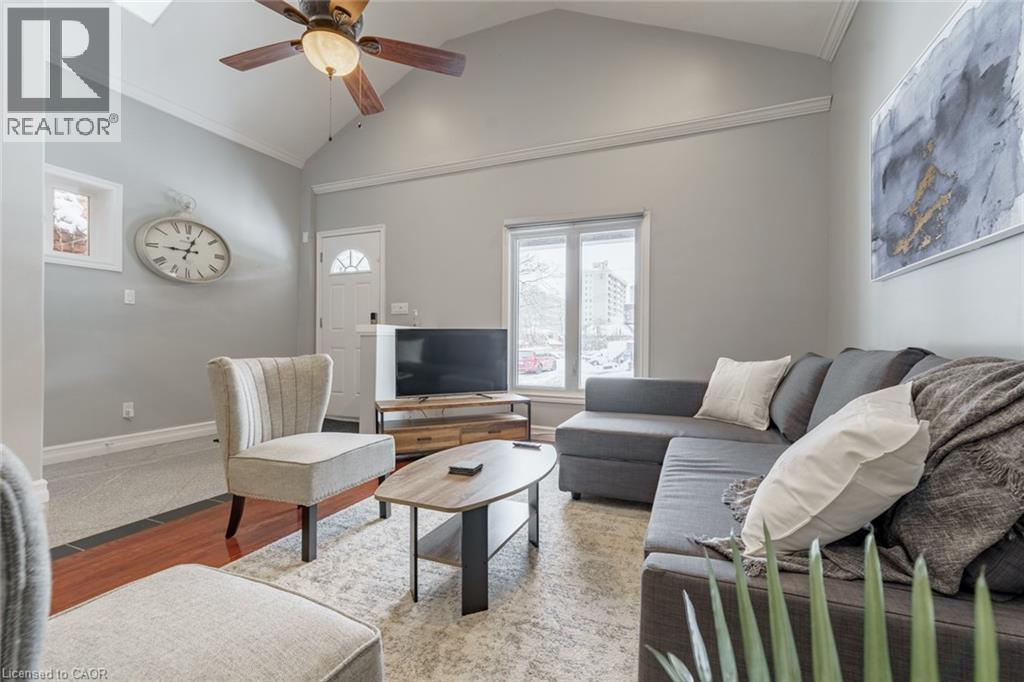 7 Hess Street N, Hamilton, ON - Indoor Photo Showing Living Room