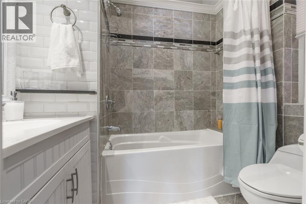 7 Hess Street N, Hamilton, ON - Indoor Photo Showing Bathroom