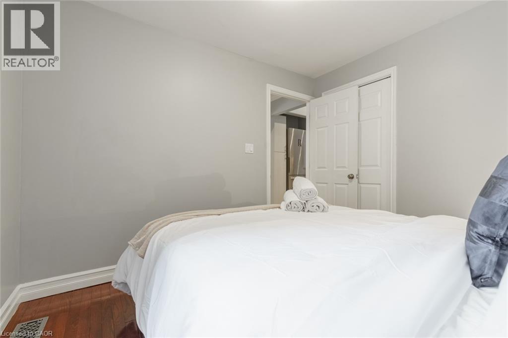 7 Hess Street N, Hamilton, ON - Indoor Photo Showing Bedroom