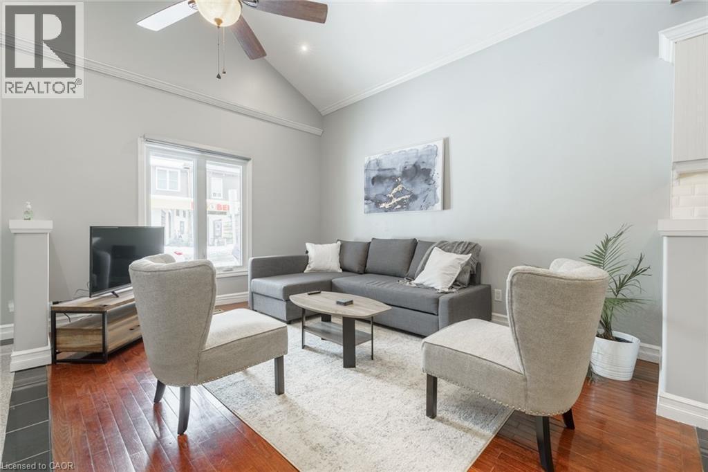 7 Hess Street N, Hamilton, ON - Indoor Photo Showing Living Room
