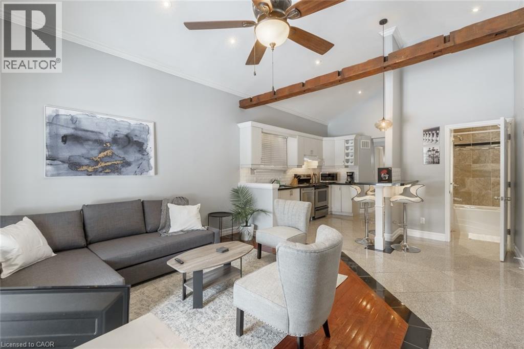 7 Hess Street N, Hamilton, ON - Indoor Photo Showing Living Room