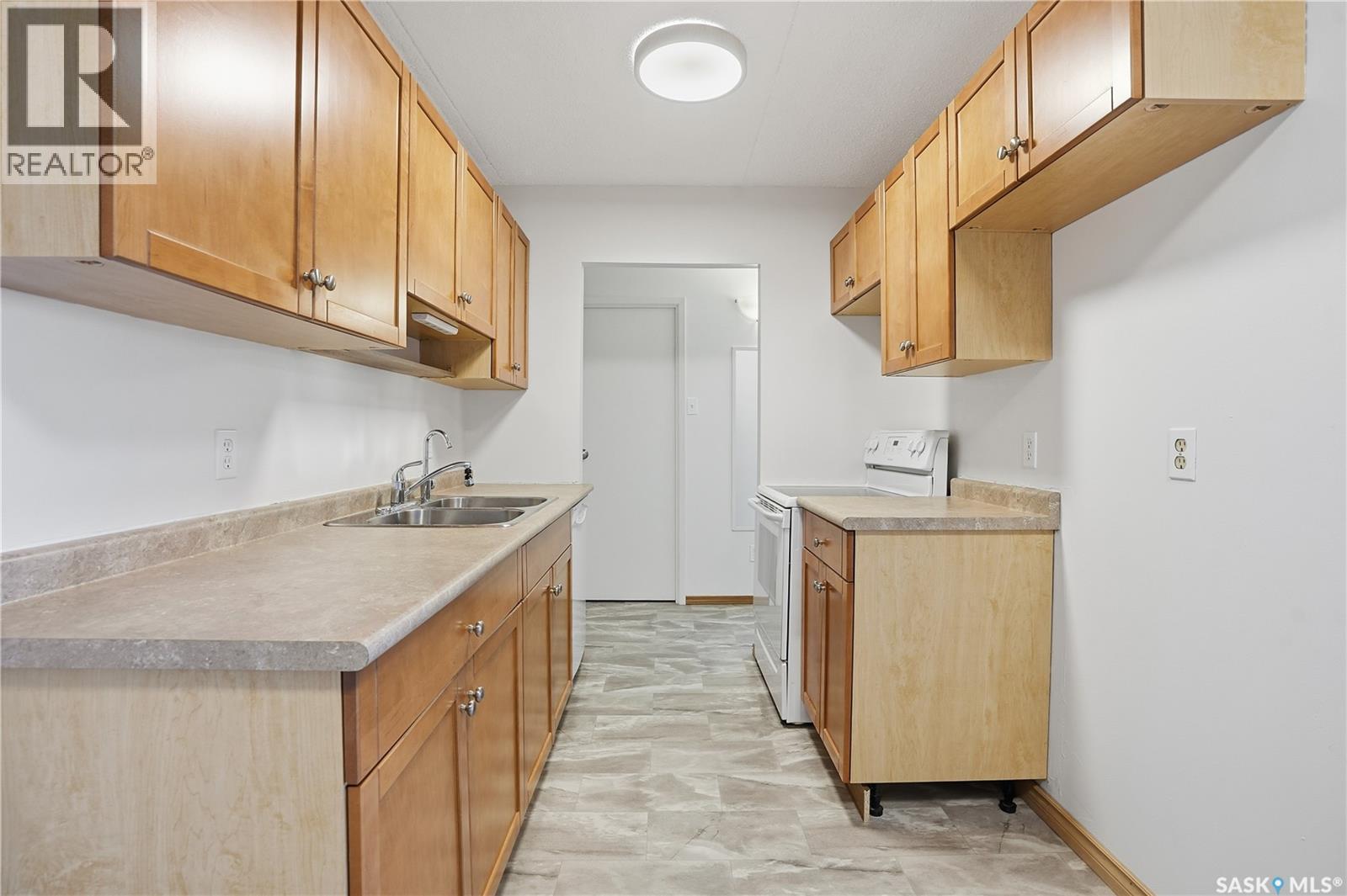 401 4045 Rae Street, Regina, SK - Indoor Photo Showing Kitchen With Double Sink