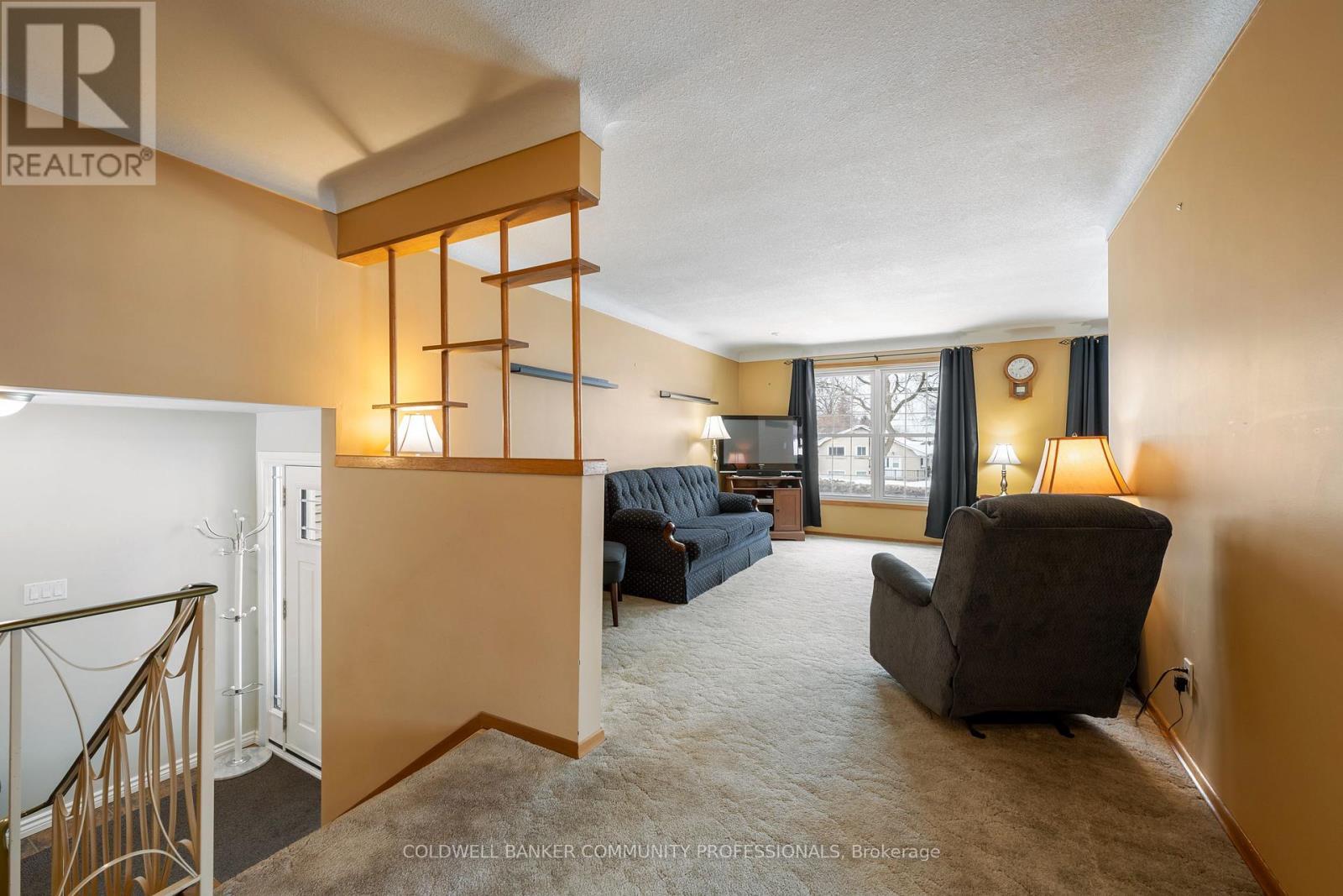 401 Mohawk Road W, Hamilton, ON - Indoor