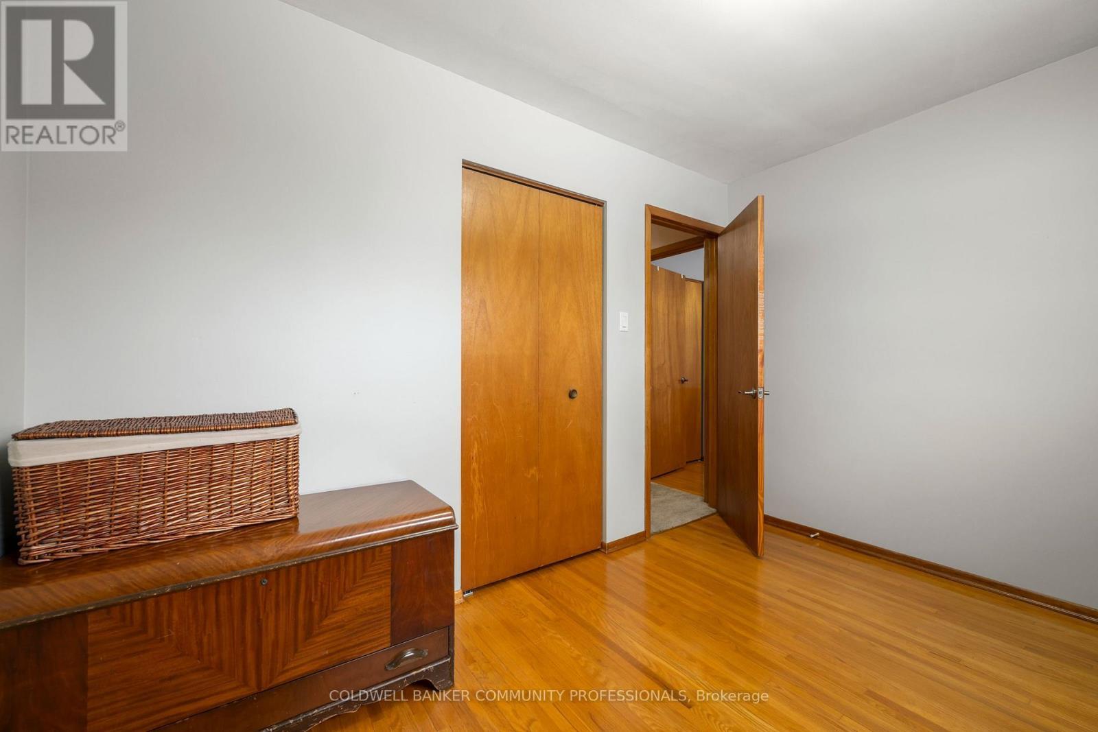 401 Mohawk Road W, Hamilton, ON - Indoor Photo Showing Other Room