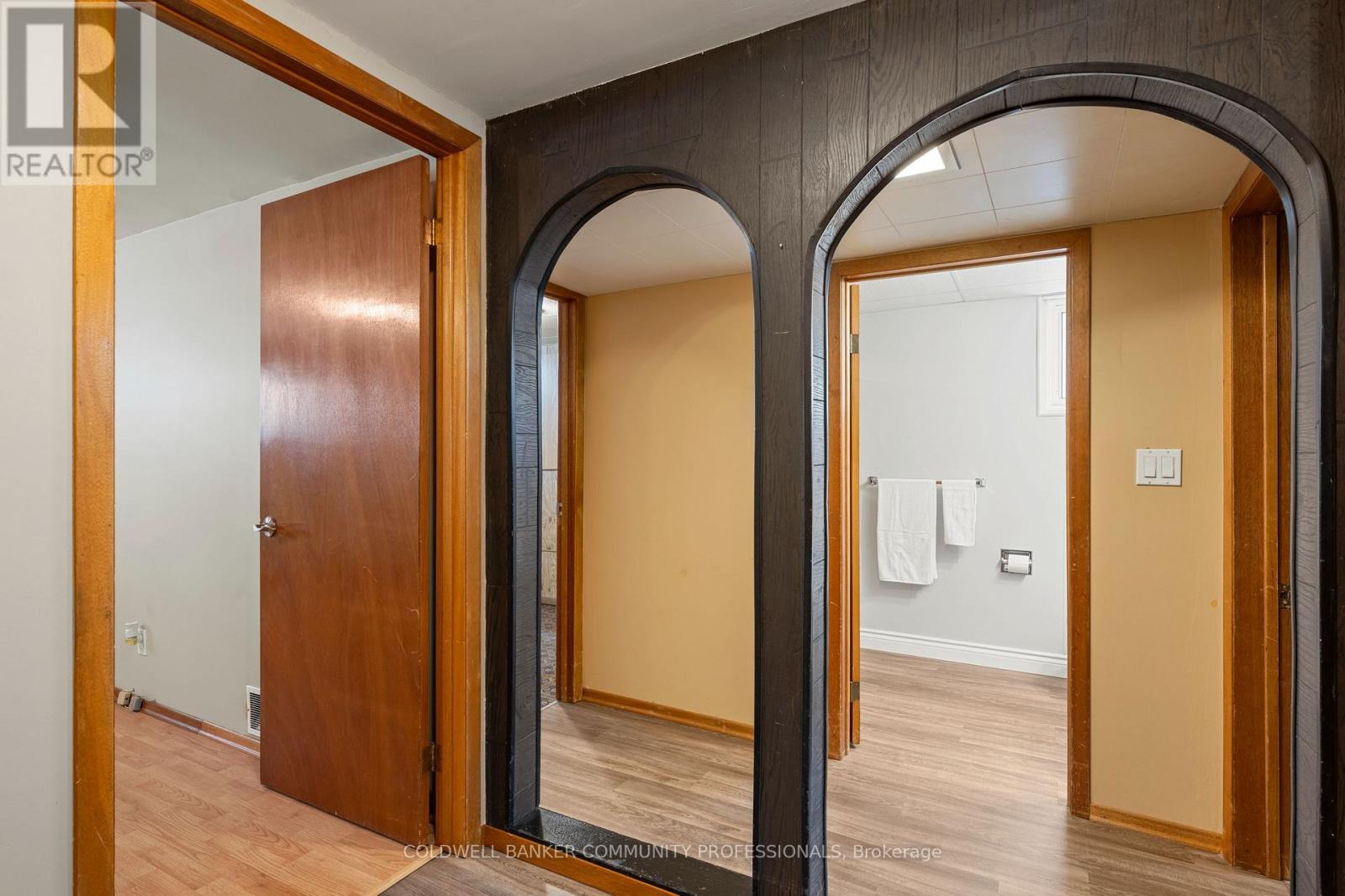 401 Mohawk Road W, Hamilton, ON - Indoor Photo Showing Other Room