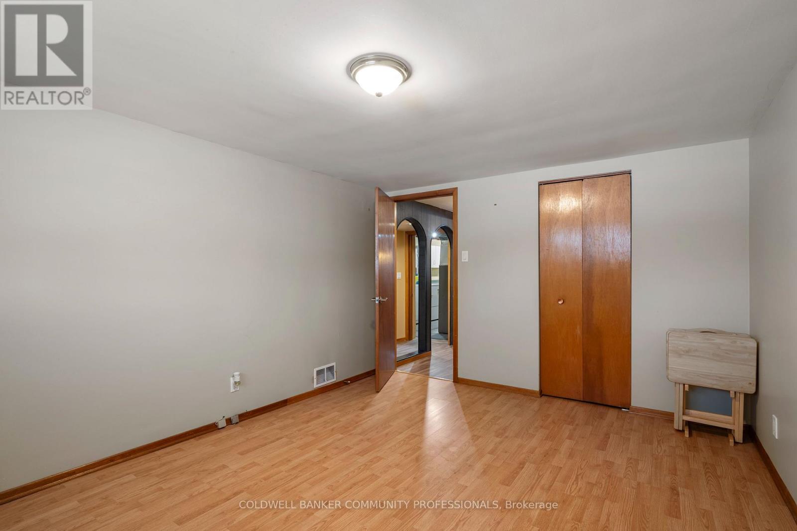 401 Mohawk Road W, Hamilton, ON - Indoor Photo Showing Other Room