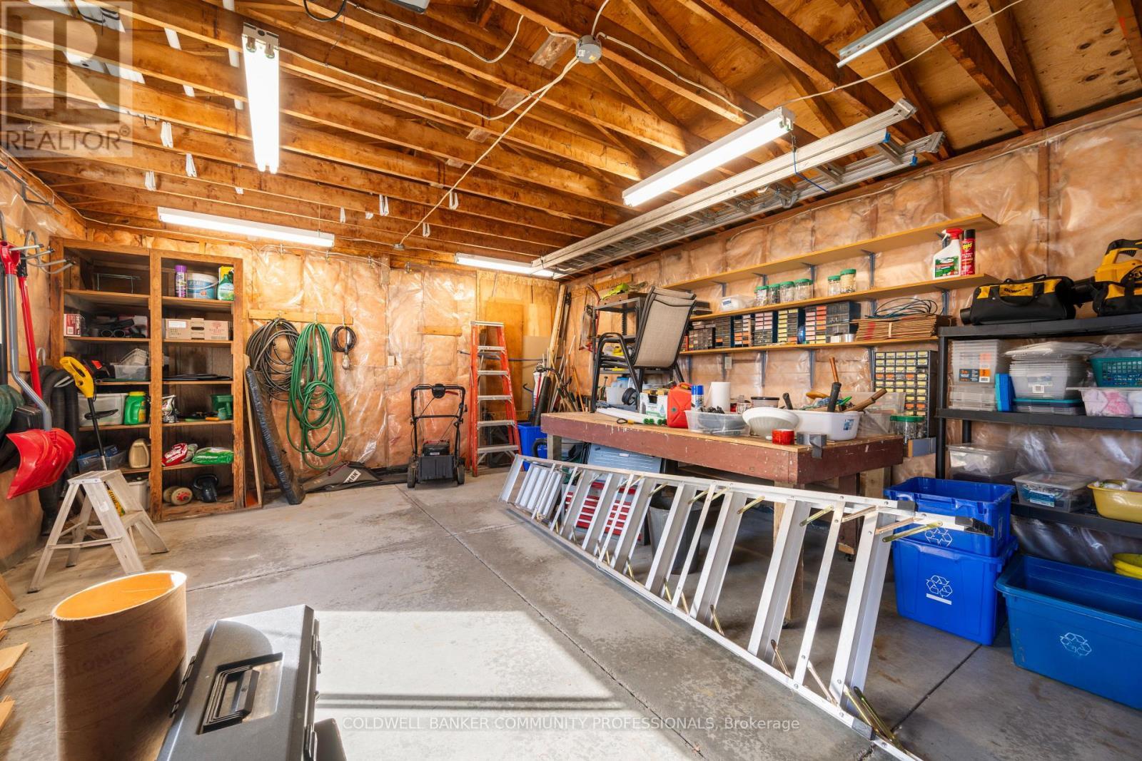 401 Mohawk Road W, Hamilton, ON - Indoor Photo Showing Basement