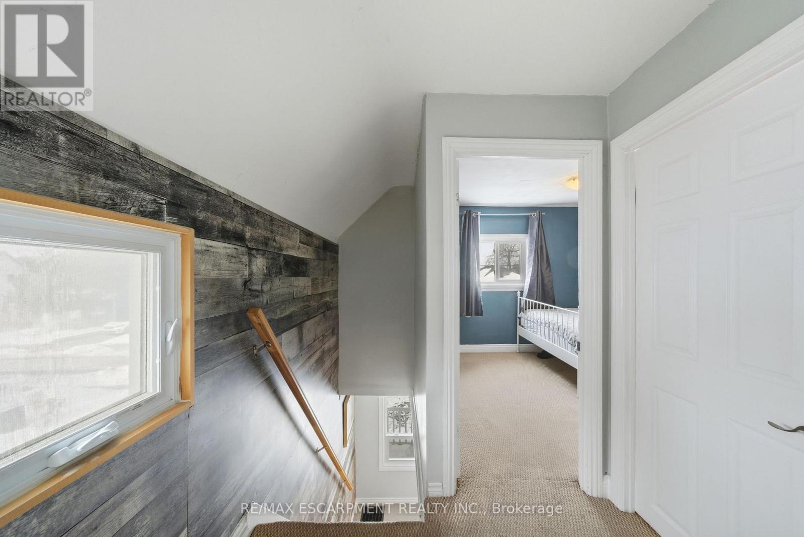 14 Newlands Avenue, Hamilton, ON - Indoor Photo Showing Other Room