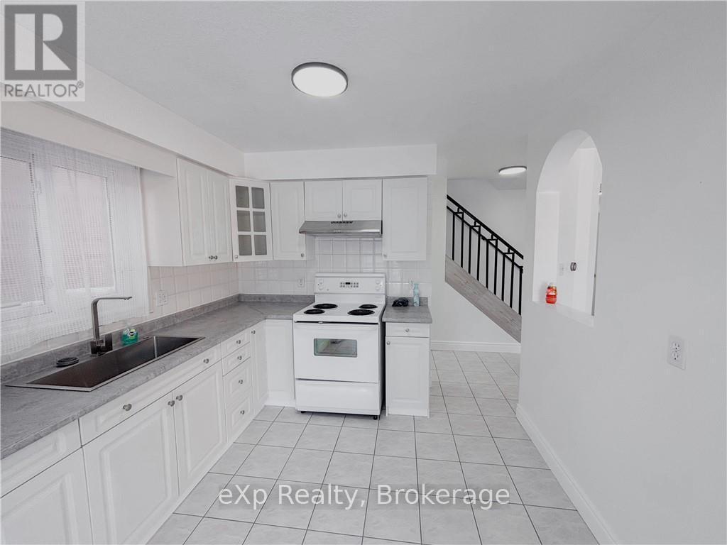 303 Bankside Drive, Kitchener, ON - Indoor Photo Showing Kitchen