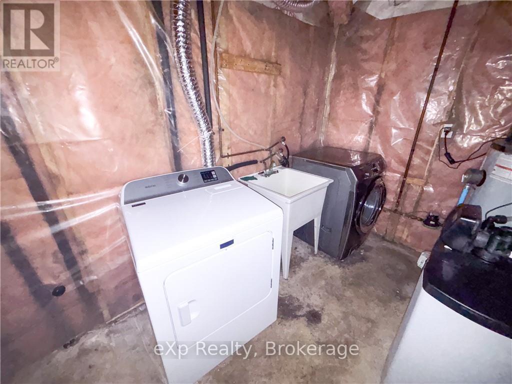 303 Bankside Drive, Kitchener, ON - Indoor Photo Showing Laundry Room