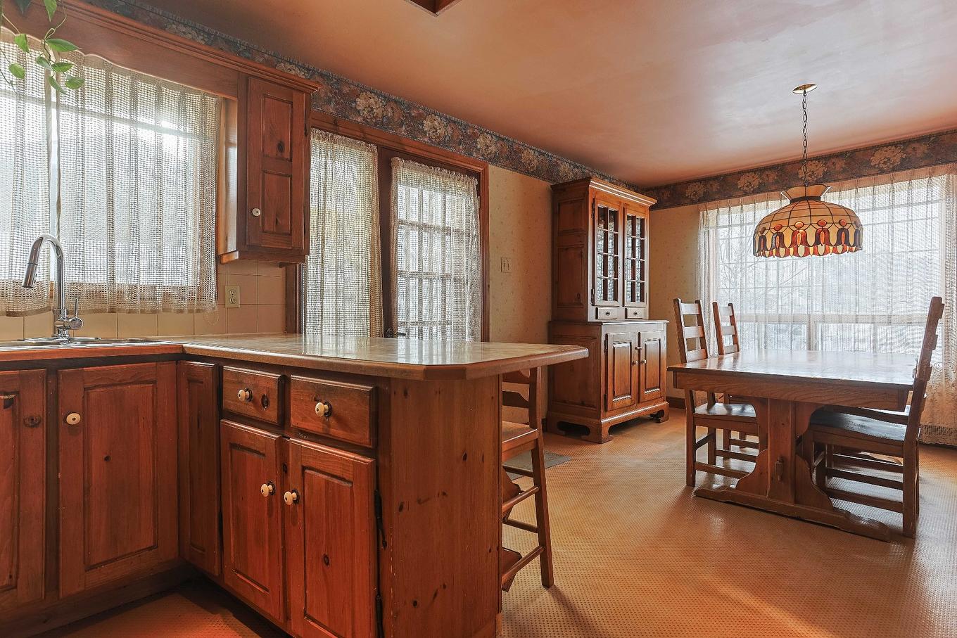 Kitchen - 462 Rue Jeanne-Mance, Trois-Rivières, QC - Indoor Photo Showing Other Room