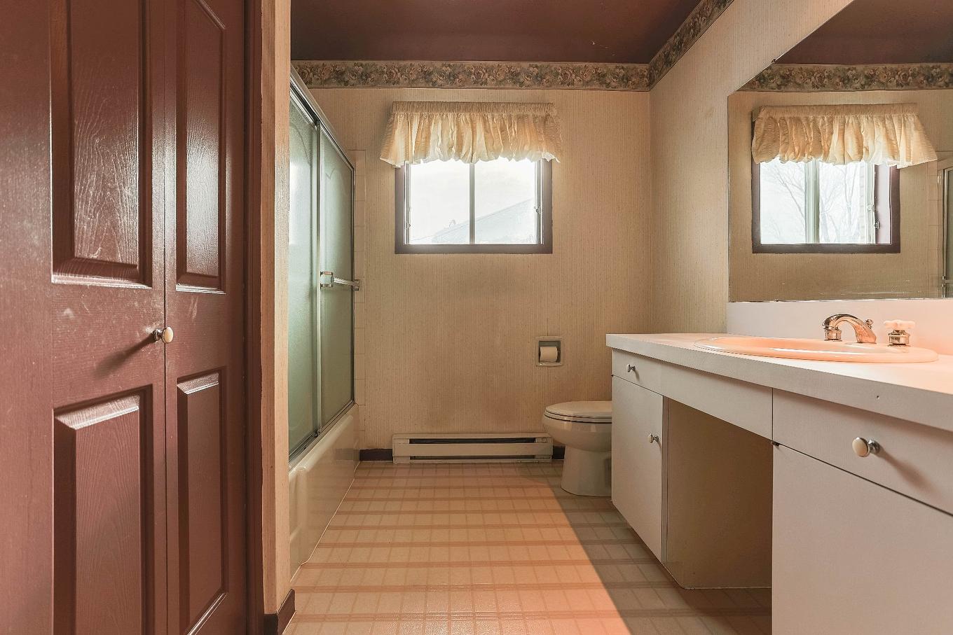 Bathroom - 462 Rue Jeanne-Mance, Trois-Rivières, QC - Indoor Photo Showing Bathroom