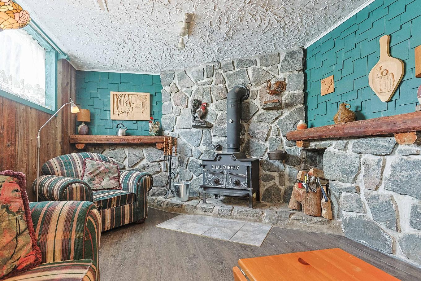 Living room - 462 Rue Jeanne-Mance, Trois-Rivières, QC - Indoor With Fireplace