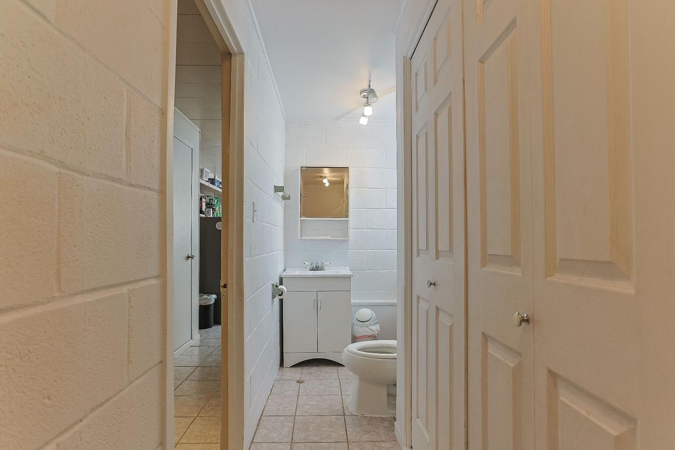 Bathroom - 462 Rue Jeanne-Mance, Trois-Rivières, QC - Indoor Photo Showing Bathroom