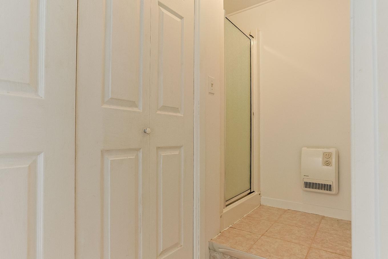 Bathroom - 462 Rue Jeanne-Mance, Trois-Rivières, QC - Indoor Photo Showing Other Room