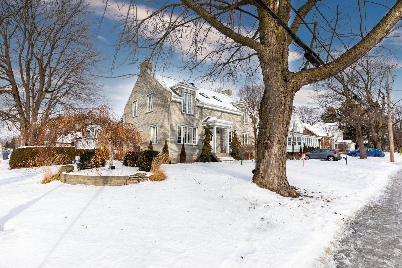 Façade - 30 Boul. Des Érables, Saint-Jean-Sur-Richelieu, QC - Outdoor