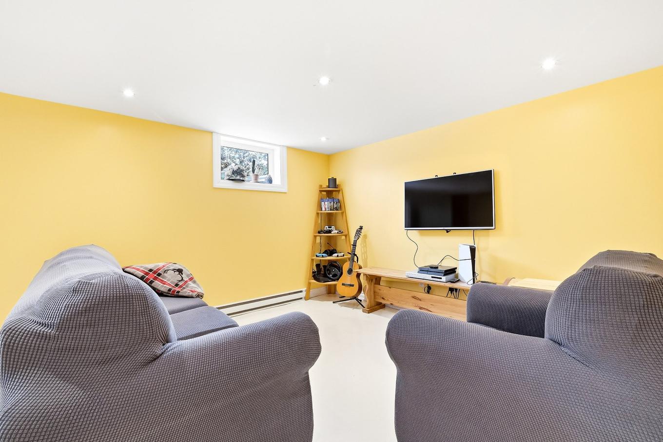 Salle familiale - 942 Av. De Salaberry, Chambly, QC - Indoor