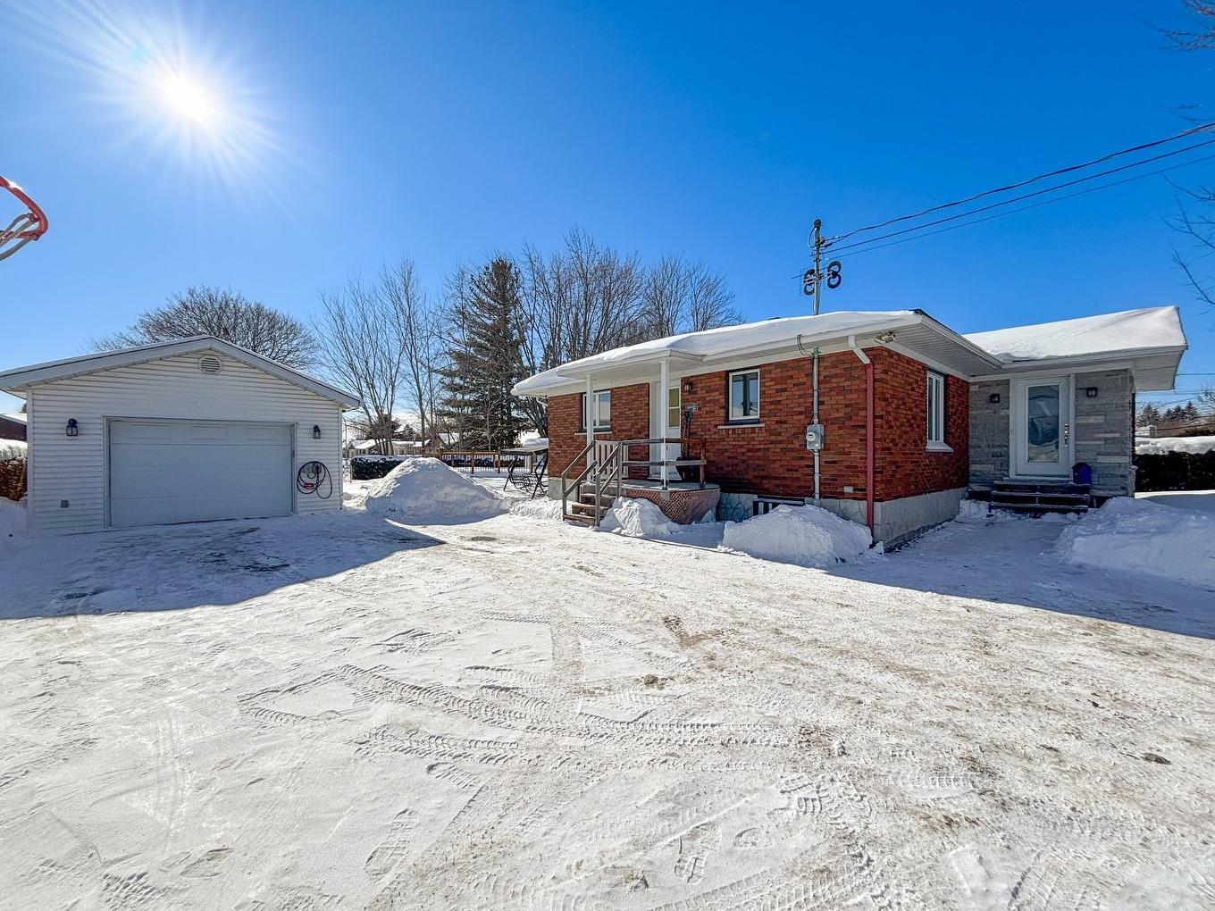 Extérieur - 942 Av. De Salaberry, Chambly, QC - Outdoor With Exterior