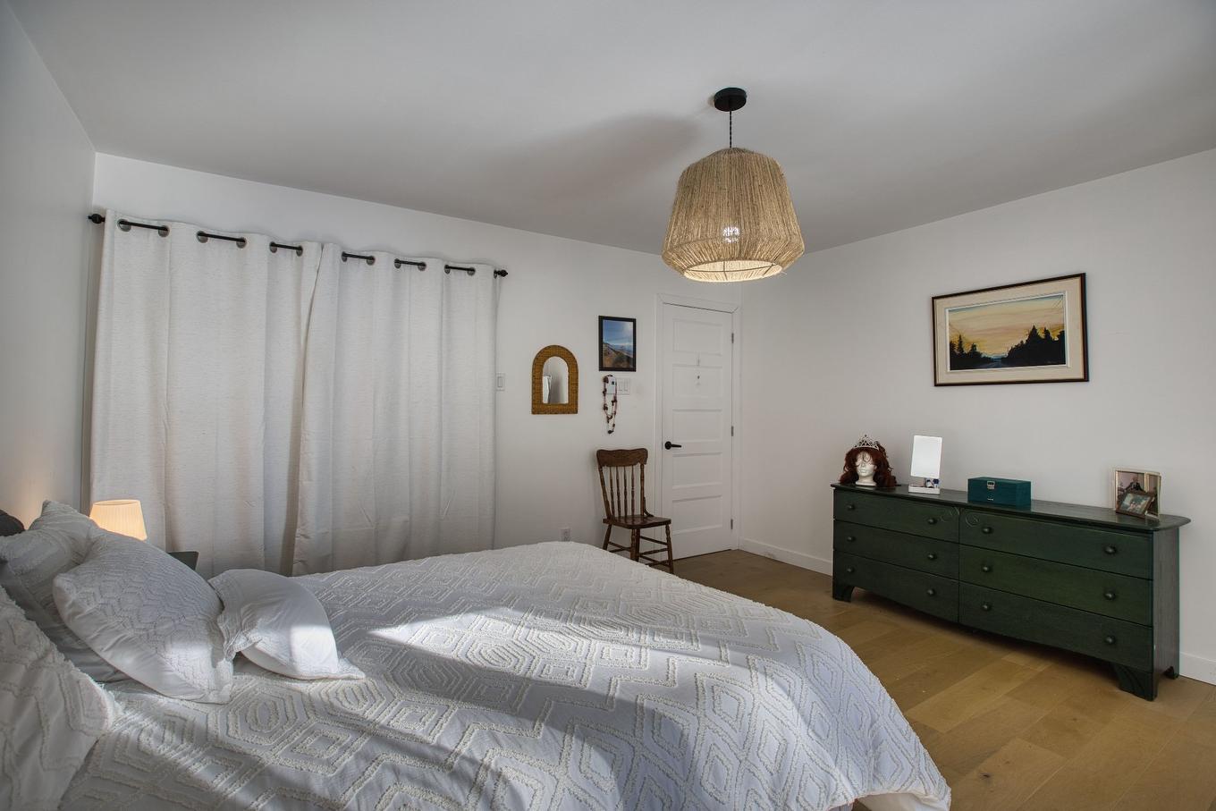 Chambre à coucher principale - 2344 Rue De La Carriole, Sainte-Adèle, QC - Indoor Photo Showing Bedroom