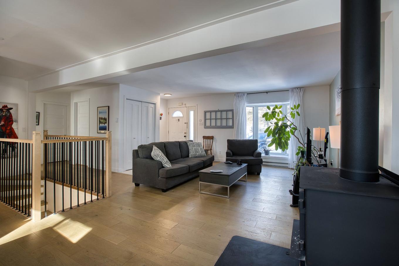 Salon - 2344 Rue De La Carriole, Sainte-Adèle, QC - Indoor Photo Showing Living Room