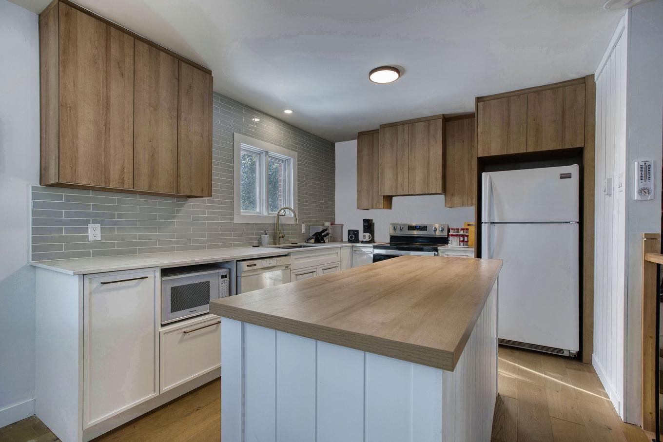Cuisine - 2344 Rue De La Carriole, Sainte-Adèle, QC - Indoor Photo Showing Kitchen
