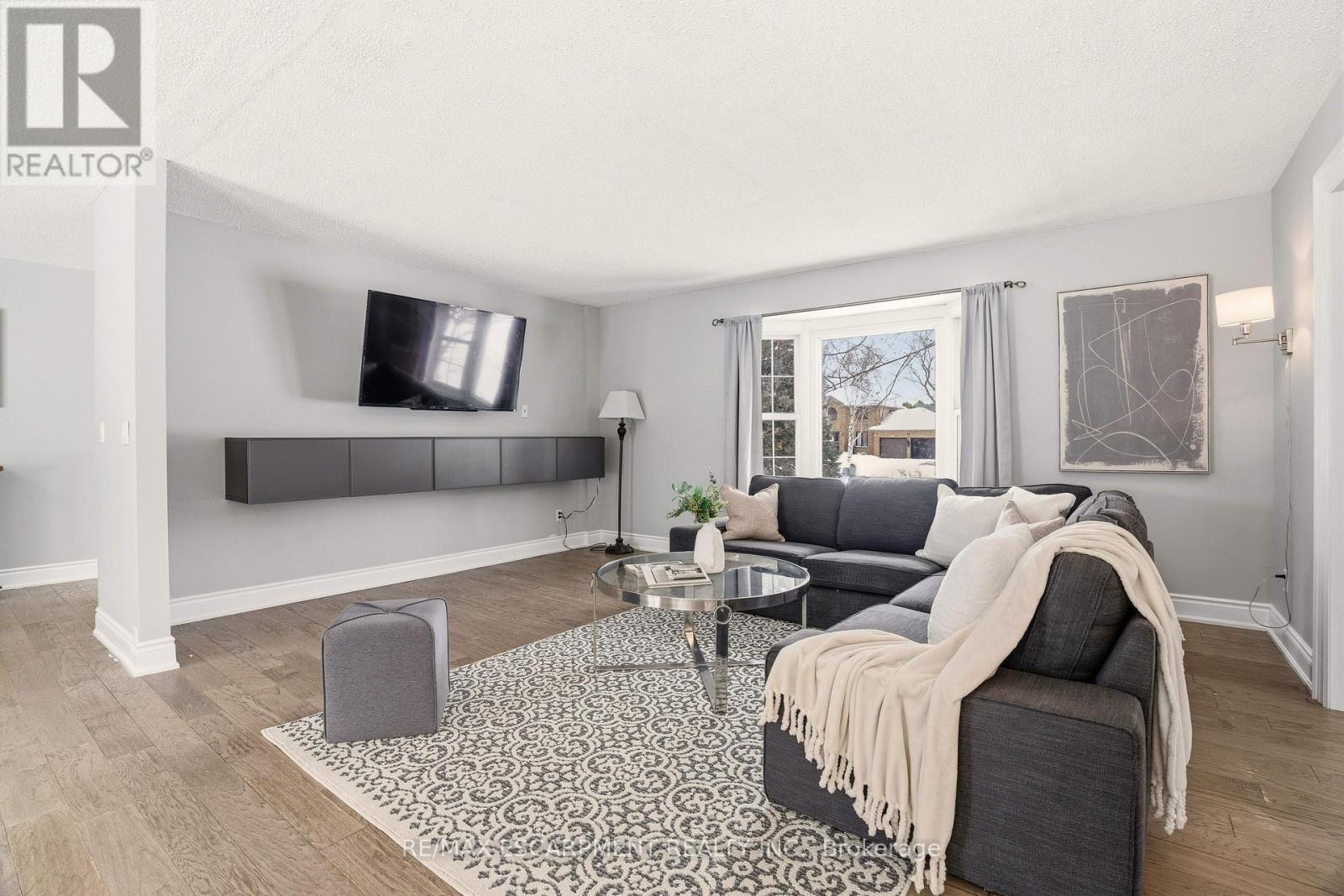 41 John Martin Crescent, Hamilton, ON - Indoor Photo Showing Living Room