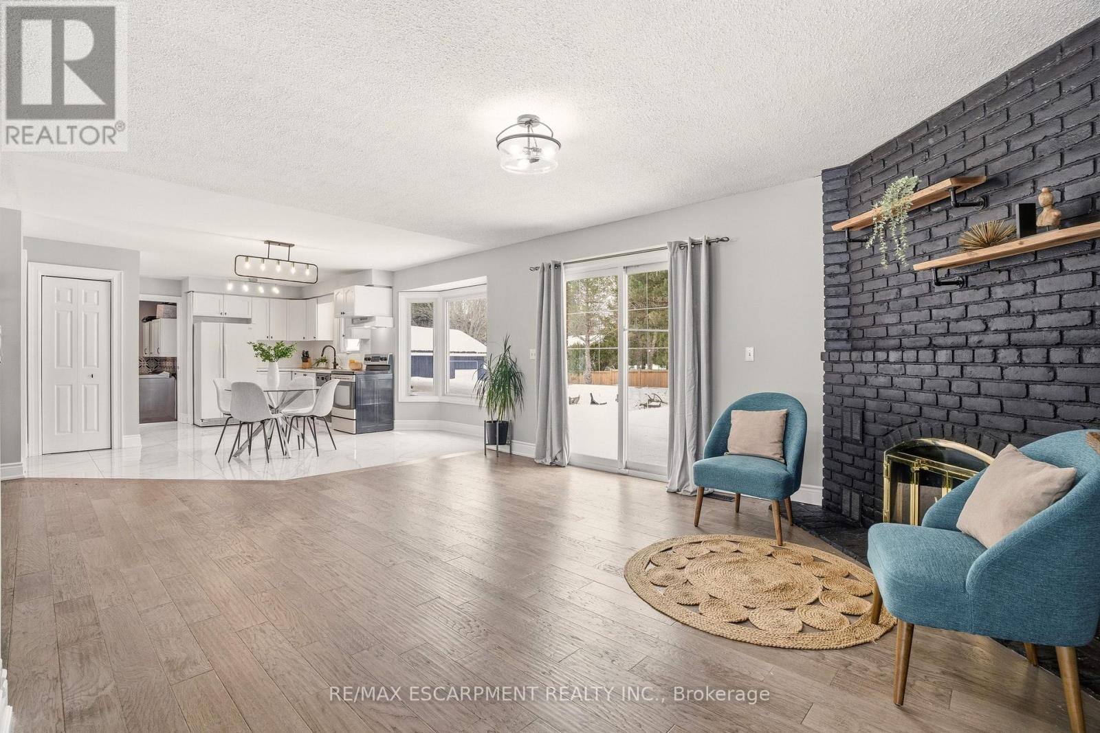 41 John Martin Crescent, Hamilton, ON - Indoor Photo Showing Living Room With Fireplace