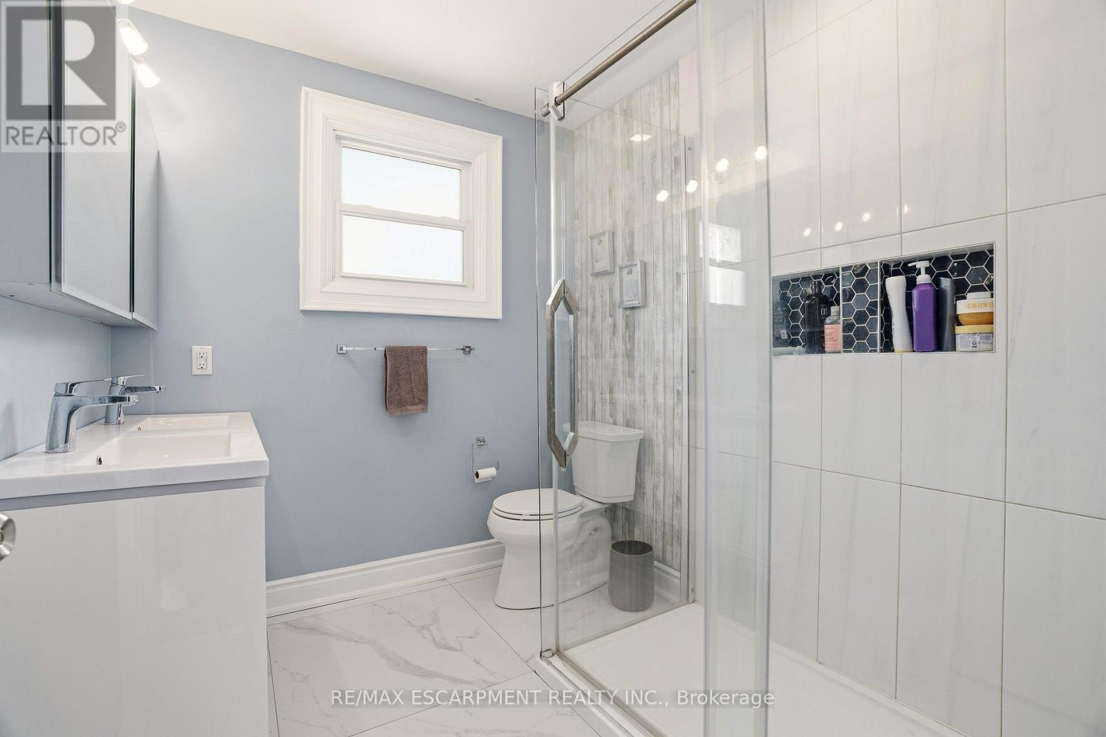 41 John Martin Crescent, Hamilton, ON - Indoor Photo Showing Bathroom