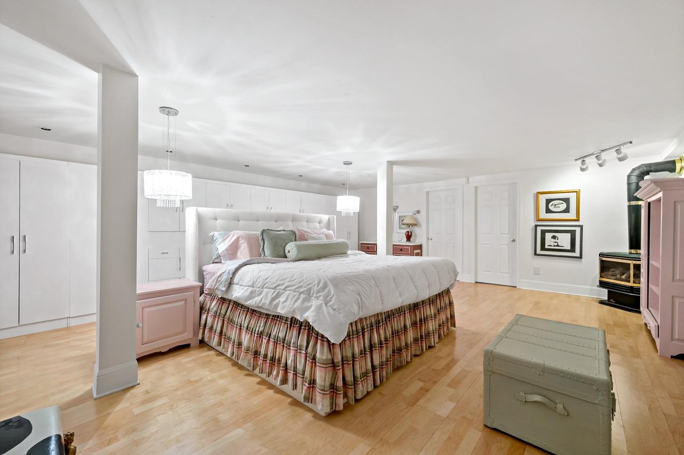 Salle familiale - 483 Rue Alcide-Forget, Mont-Tremblant, QC - Indoor Photo Showing Bedroom