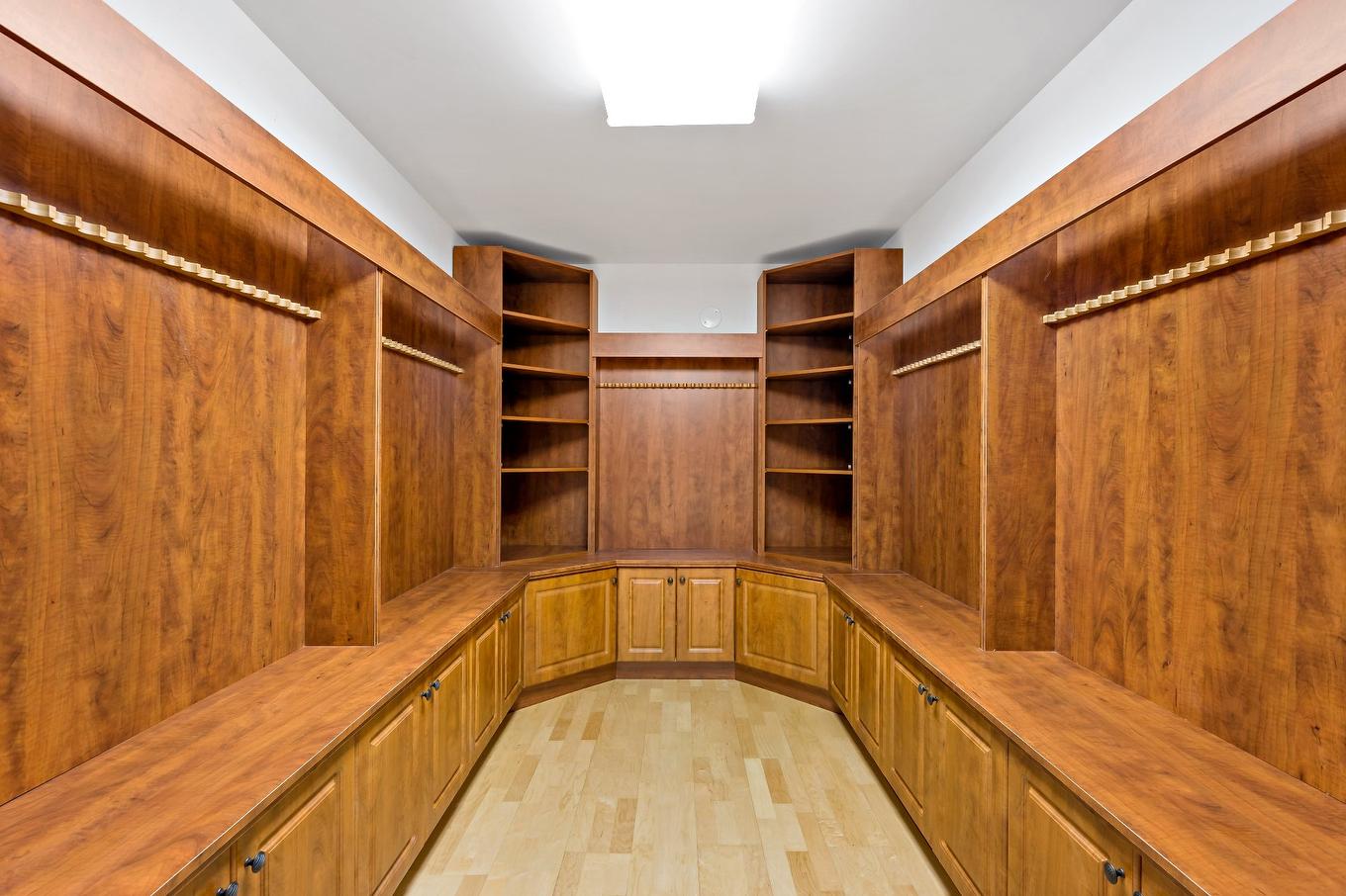 Penderie (Walk-in) - 483 Rue Alcide-Forget, Mont-Tremblant, QC - Indoor Photo Showing Other Room