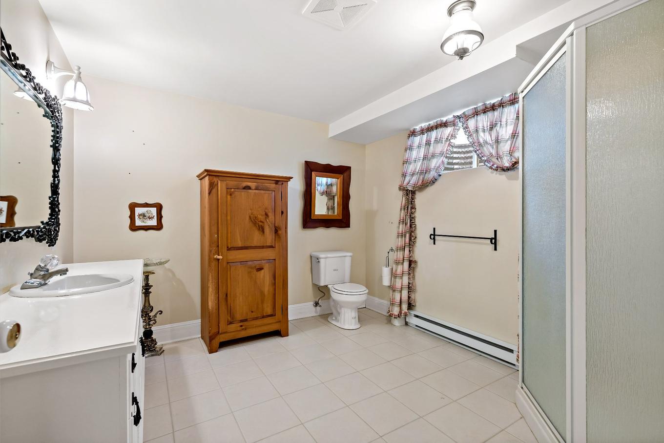 Salle de bains - 483 Rue Alcide-Forget, Mont-Tremblant, QC - Indoor Photo Showing Other Room