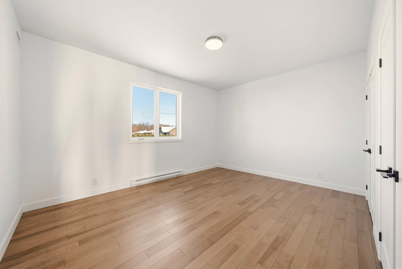 Chambre à coucher - 150 Rue Du Mûrier, Drummondville, QC - Indoor Photo Showing Other Room