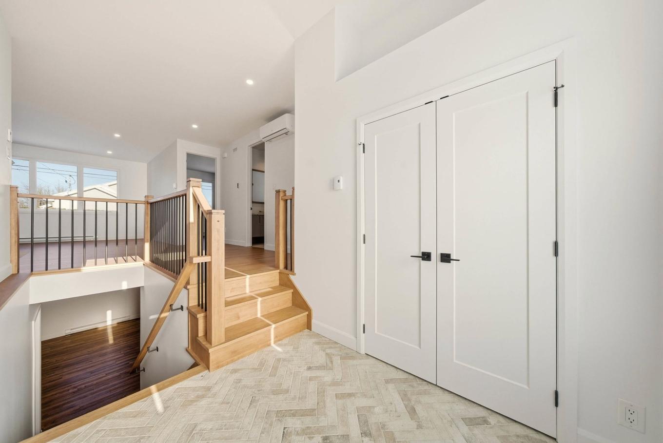 Hall d'entrée/Vestibule - 150 Rue Du Mûrier, Drummondville, QC - Indoor Photo Showing Other Room