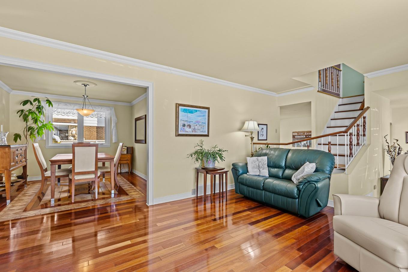 Salon - 22 Rue Sutton, Kirkland, QC - Indoor Photo Showing Living Room