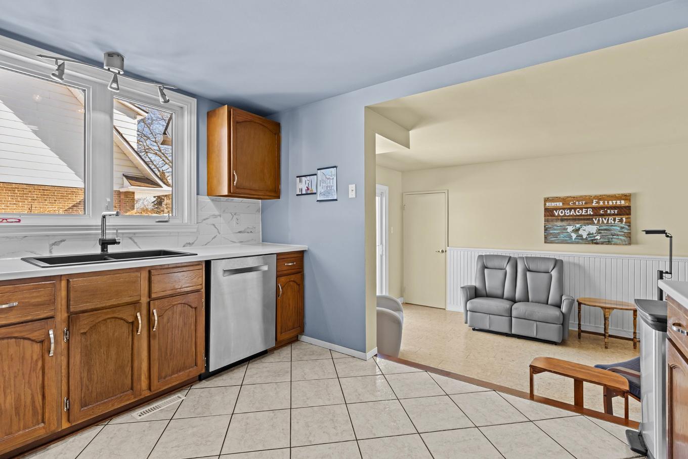 Cuisine - 22 Rue Sutton, Kirkland, QC - Indoor Photo Showing Kitchen With Double Sink