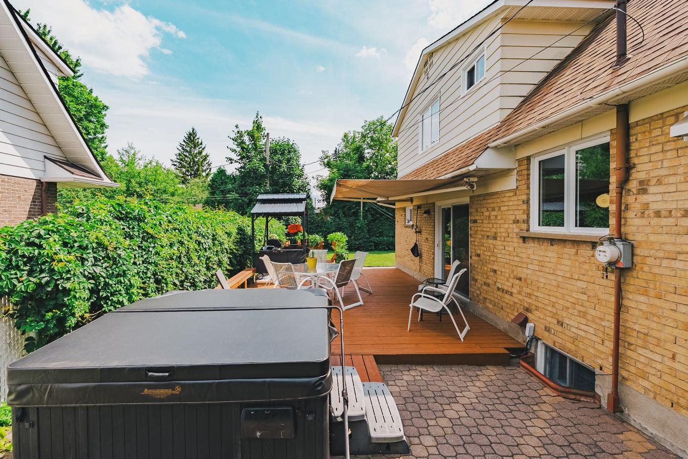 Cour - 22 Rue Sutton, Kirkland, QC - Outdoor With Exterior